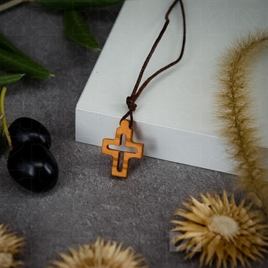 Lančić križ na špagi - 23-138